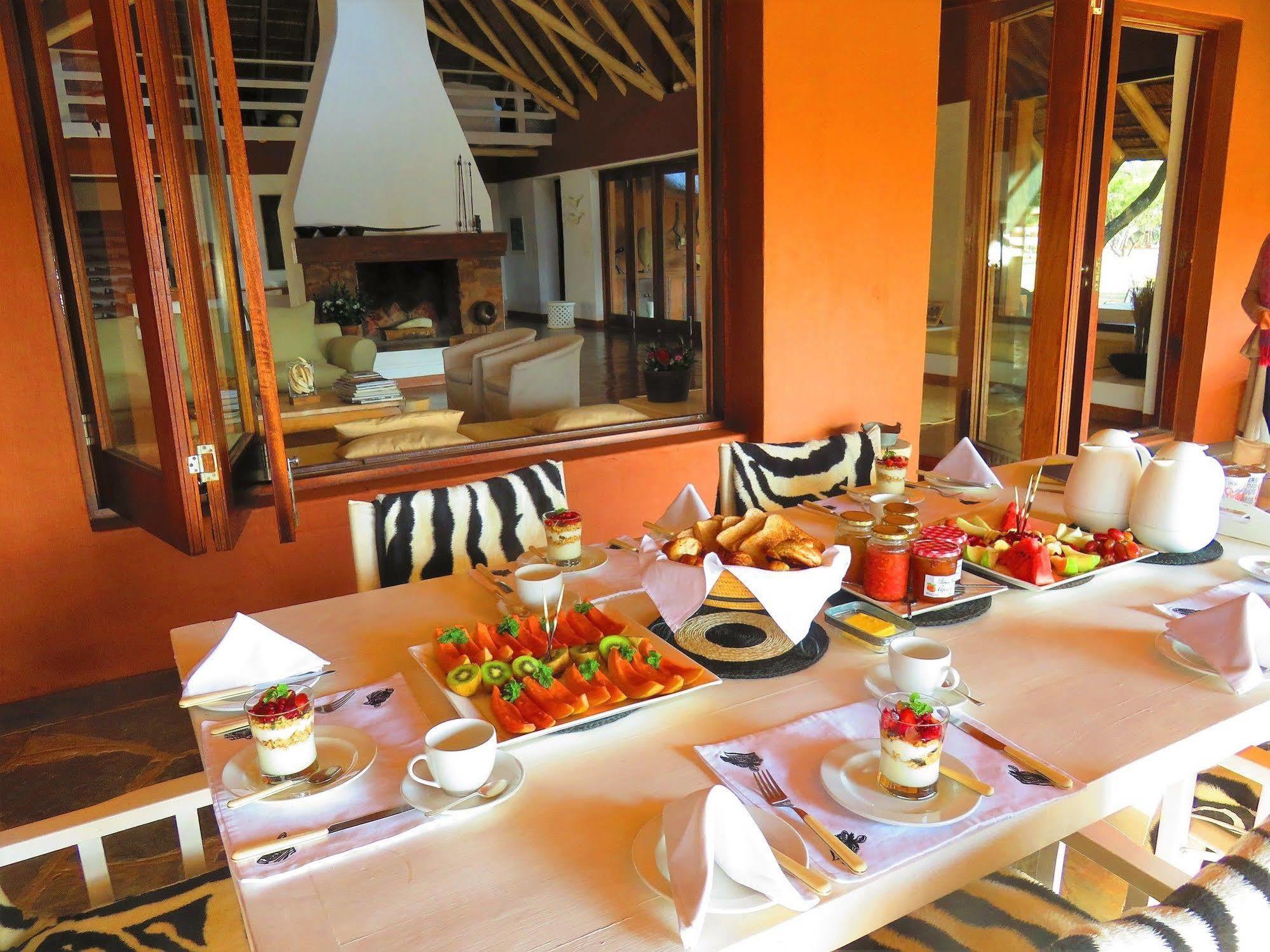 Zebras Crossing Private Game Lodge Modimolle Luaran gambar